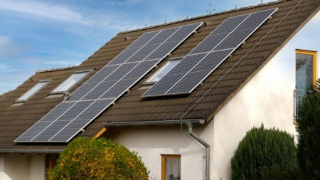 L'&eacute;nergie solaire transforme votre habitat en maison autonome