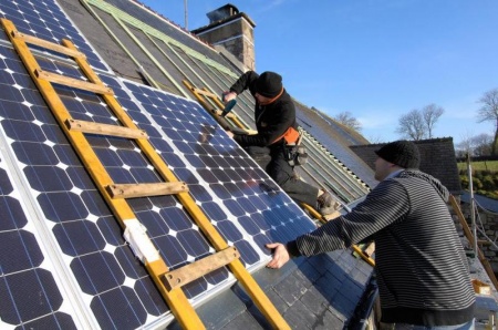 Pourquoi planifier l'entretien de vos installations solaires &agrave; Thise ?