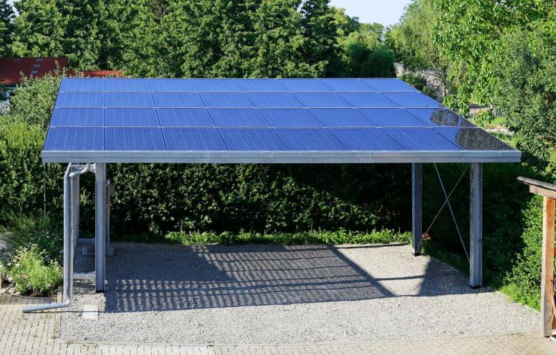 Un carport solaire pr&egrave;s de Besan&ccedil;on peut-il remplacer une pergola ?